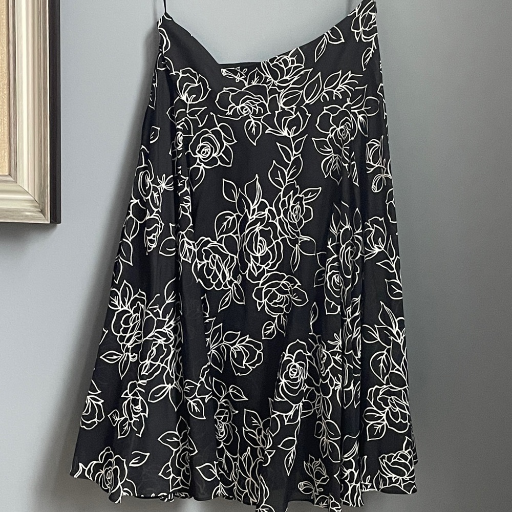 Jones New York Signature Black and White Floral Skirt - Picture 1 of 9